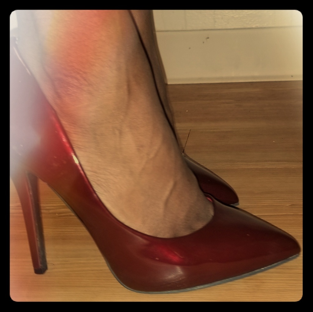 Just fab Wine Red patent pointy toe pumps